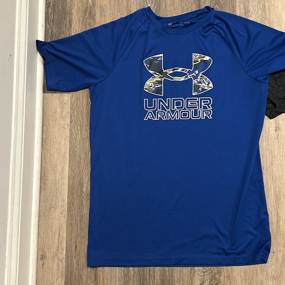 under Armour, short sleeve performance sport T-shirt